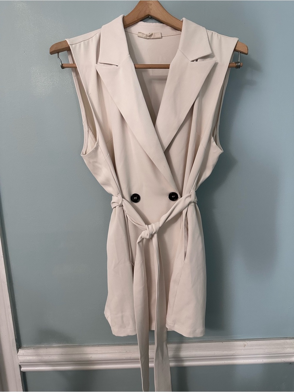Sleeveless Tie-Waist tunic top in Ivory